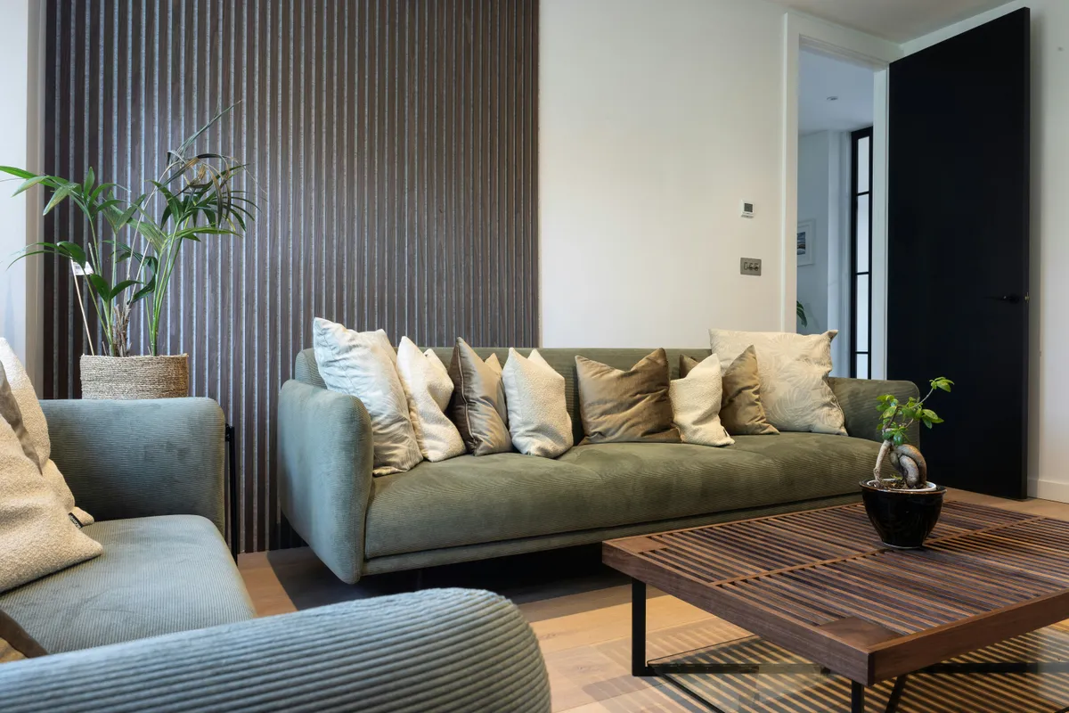 Living room with wall panelling and a wooden table